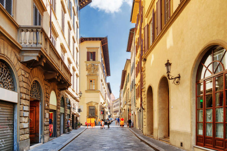 Want to take a day trip from Rome to Florence? You're in luck! This guide will show you everything you need to know to have the perfect day exploring Florence!