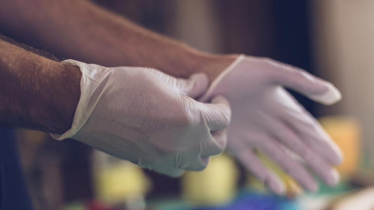 15 Mistakes People Might Make When Wearing Disposable Gloves