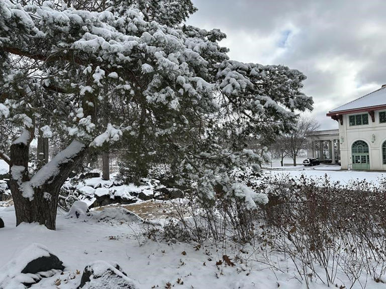 New England battling a mix of wind, rain, sleet and heavy snow