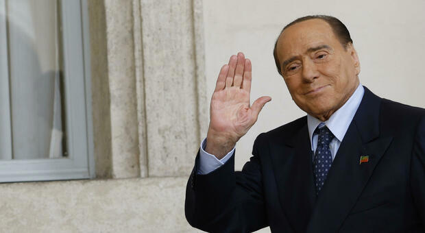Berlusconi, prima di morire scrisse quattro pagine. Marina: «Ero con lui al San Raffaele, è il suo testamento ideale»