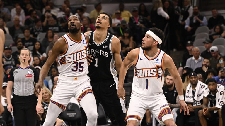 Game Recap: Booker and Durant combine for 57 in 131-106 drubbing of the Spurs