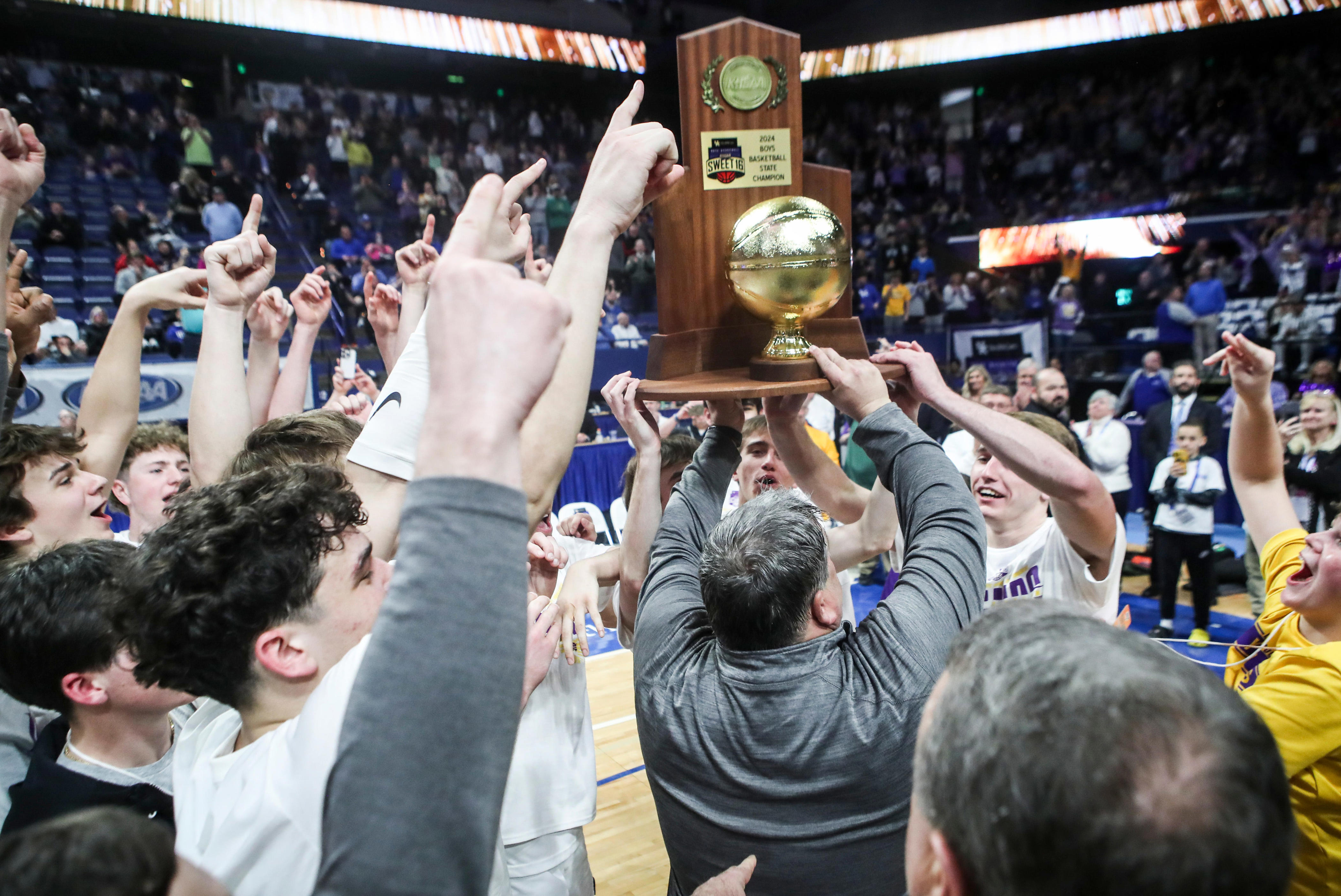 Lyon County basketball, sparked by Travis Perry, holds off Harlan