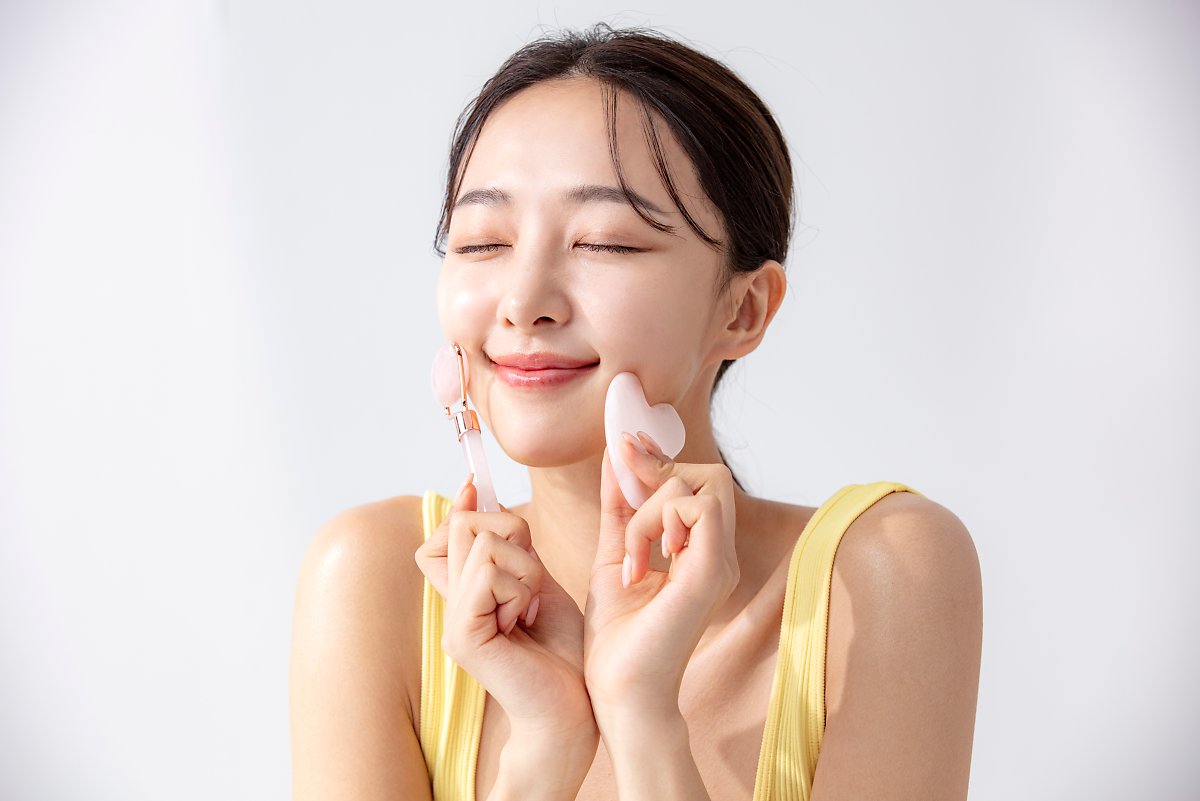 Gua Sha 101: Easy Tips For A Sculpted Face And Neck