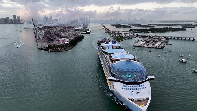 Inside Creepy $65 Million Cruise Ship Left Abandoned And Frozen In Time