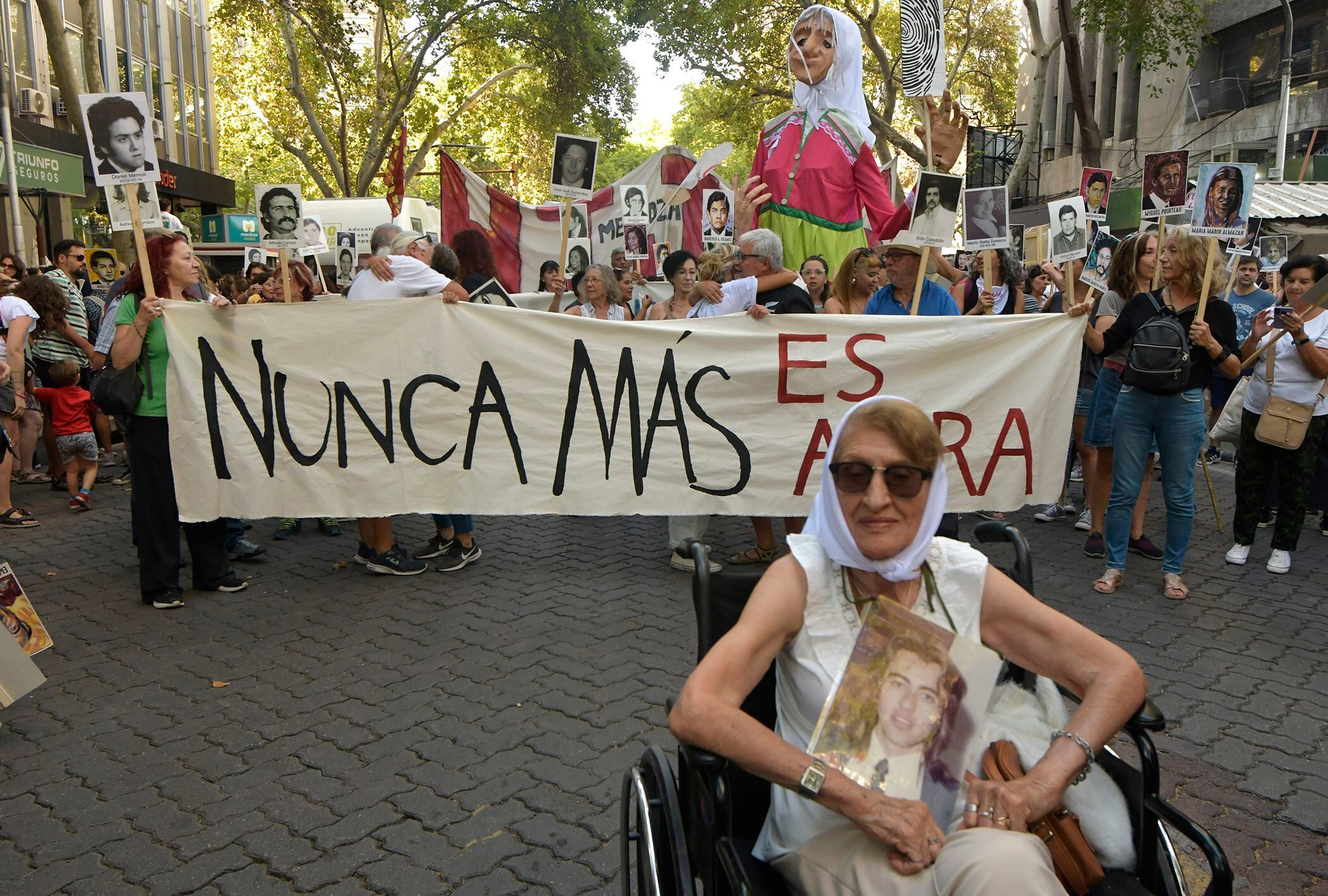 Abuelas de Plaza de Mayo reclamaron una ley contra el negacionismo y ...