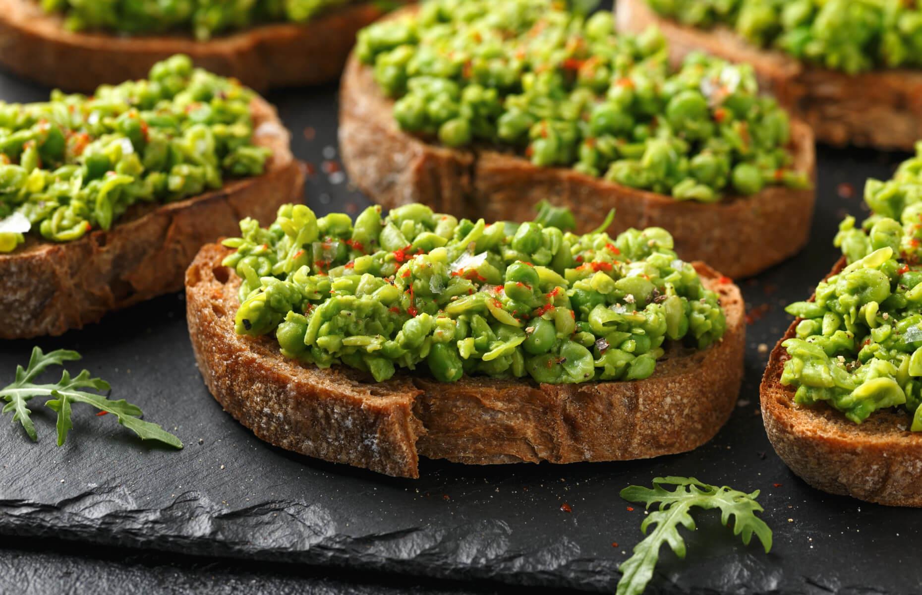 6 Nifty Ways to Clean Inside Car Windows