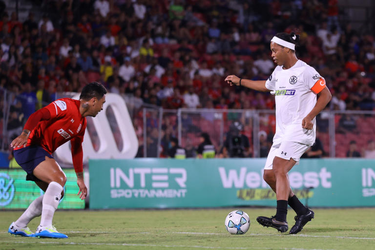 El show de Ronaldinho que maravilló al Nacional magia y un ‘encontrón