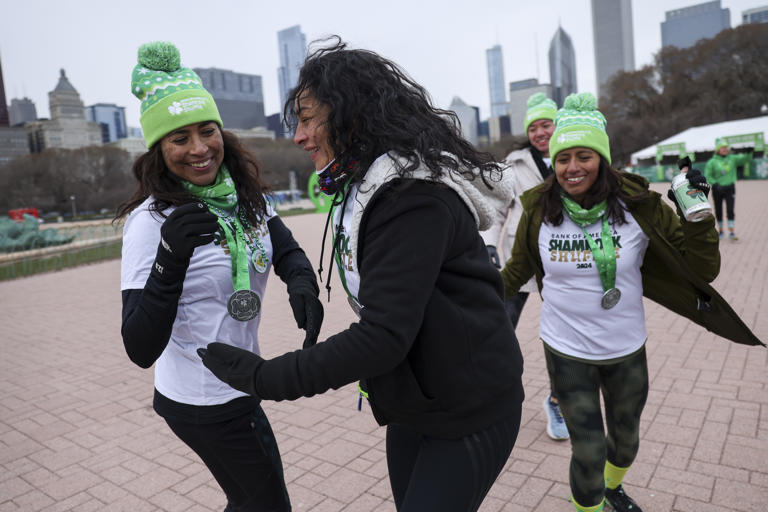 Thousands of runners take on Loop for Shamrock Shuffle