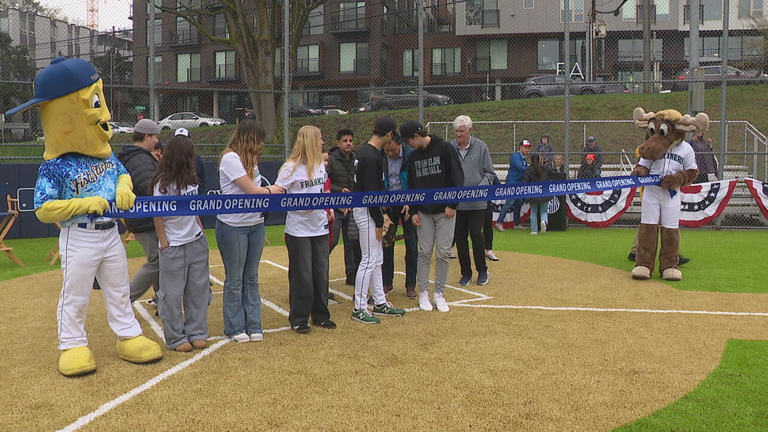 Seattle Mariners unveil new, improved Rainier Playfield for local youth