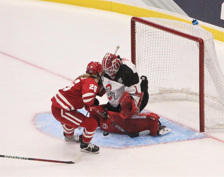 Wisconsin women's hockey unable to repeat as NCAA champs