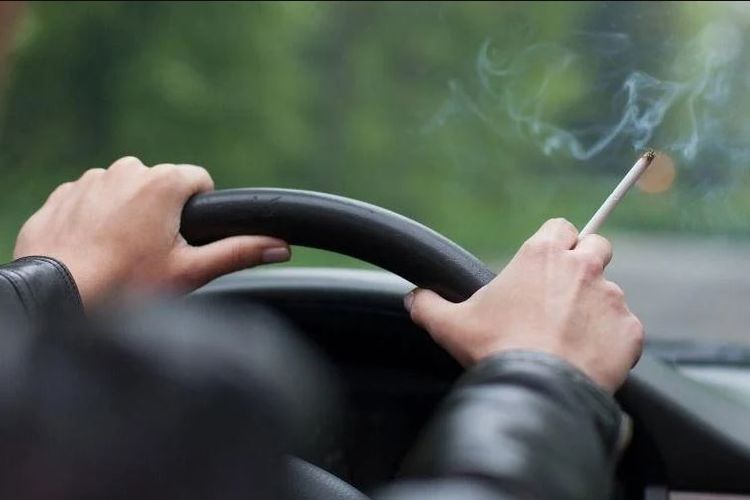 cara cepat hilangkan bau asap rokok di mobil, cukup gunakan 8 bahan alami ini saja
