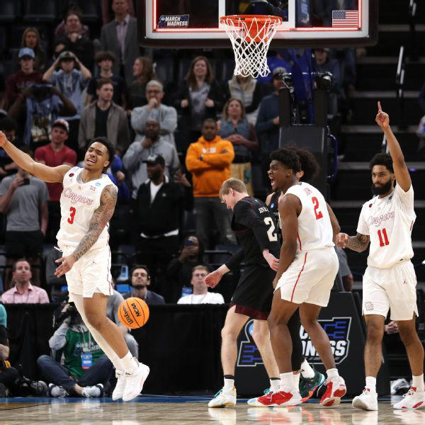 Houston outlasts Texas A&M in OT, advances in NCAA tournament