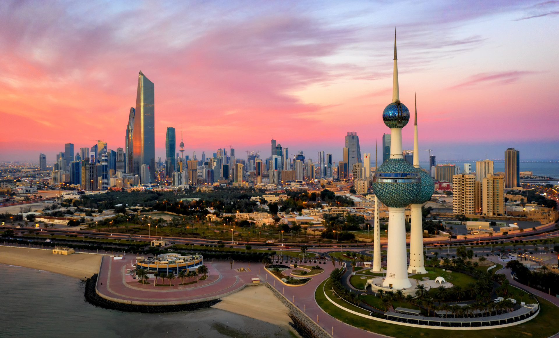 <p>Note : 6.951</p> <p>En plus d'être l'un des pays les plus riches au monde, le Koweït occupe la 13ᵉ position des pays les plus heureux du monde.</p><p><a href="https://www.msn.com/fr-fr/community/channel/vid-7xx8mnucu55yw63we9va2gwr7uihbxwc68fxqp25x6tg4ftibpra?cvid=94631541bc0f4f89bfd59158d696ad7e">Suivez-nous et accédez tous les jours à du contenu exclusif</a></p>