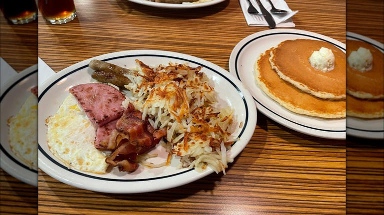 Waffle House Vs IHOP: Everything You Need To Know