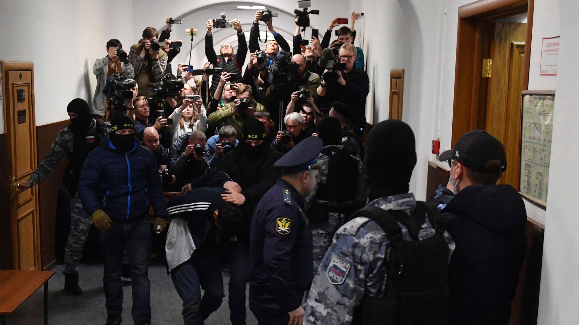 russland: kreml schweigt zu möglichen folterspuren an inhaftierten terrorverdächtigen