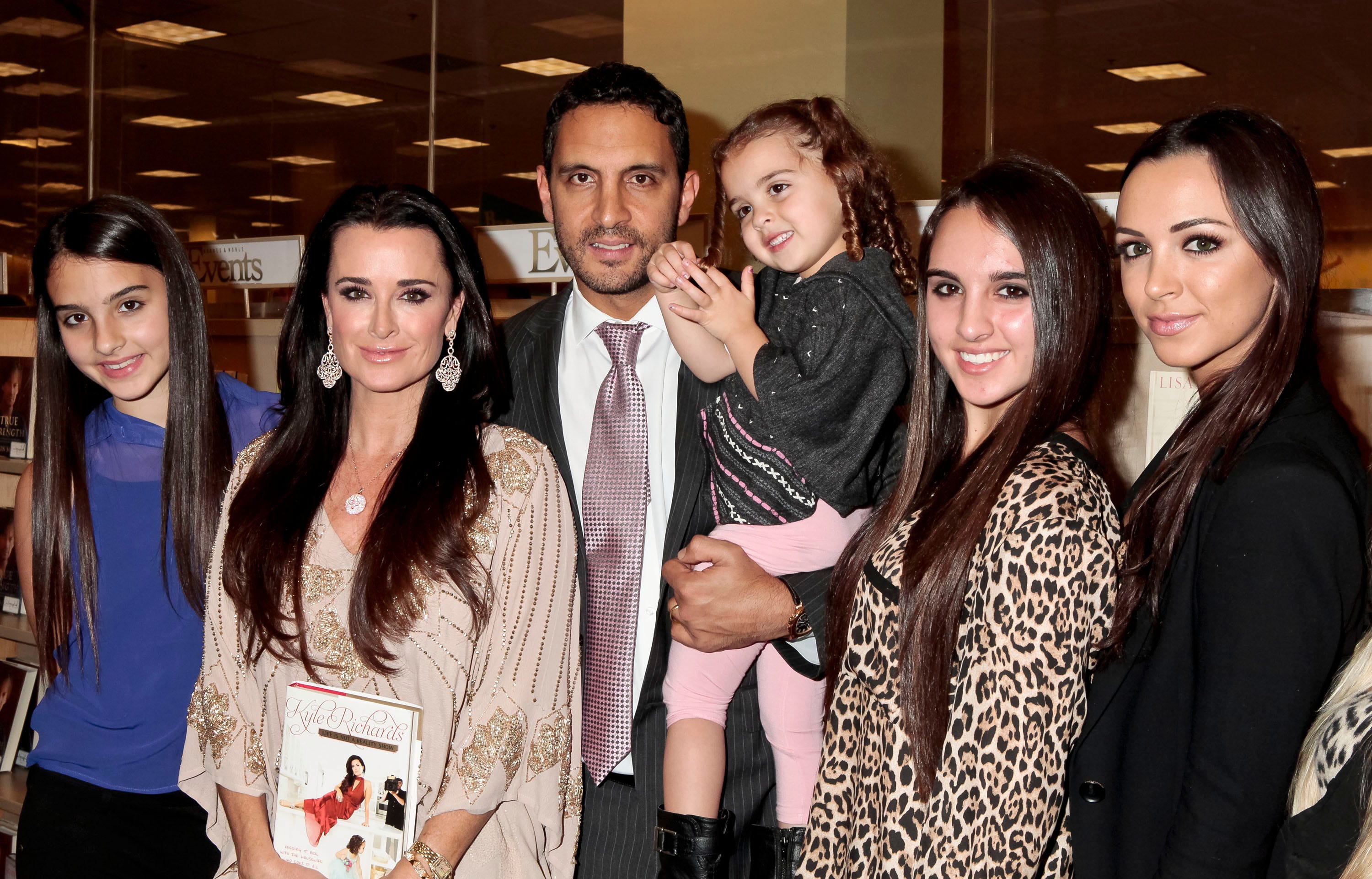 Mauricio Umansky has a complicated relationship with the Hiltons. Here ...