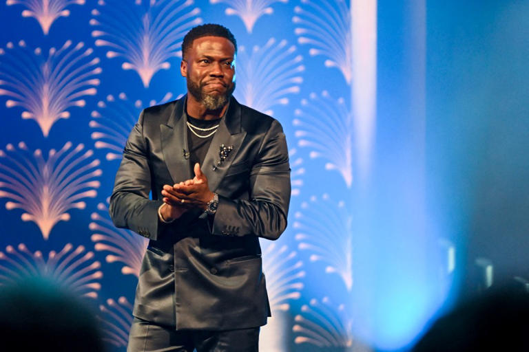 Kevin Hart Toasted - And Roasted - At Kennedy Center's Mark Twain Prize ...