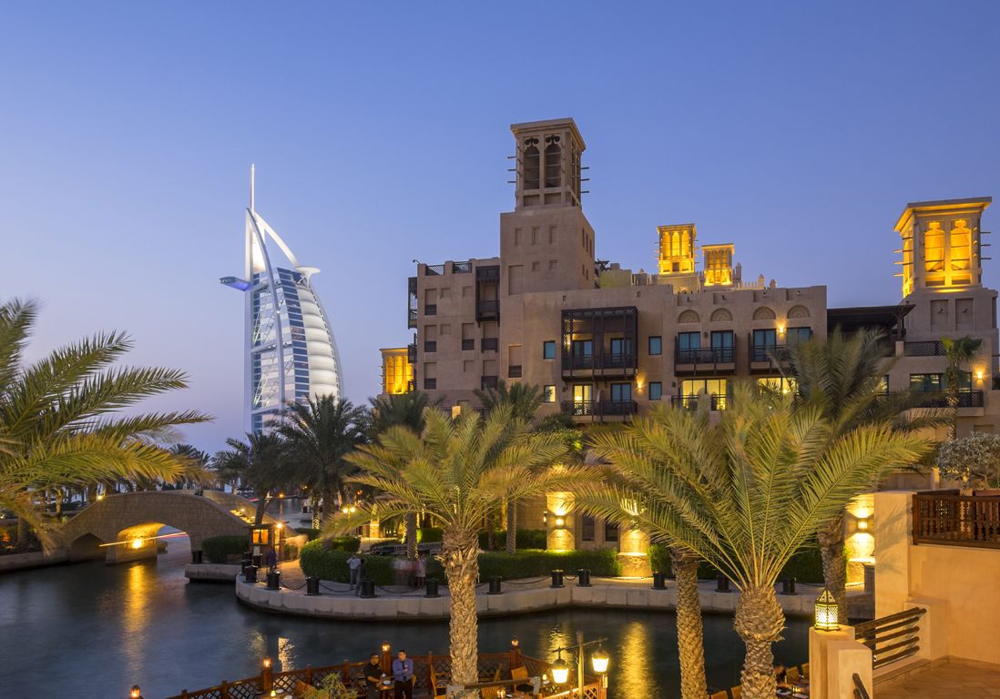 <p> Dubaï, c’est la destination aux mille et un superlatifs. Entre séances de shopping, excursions dans le désert et découverte de la gastronomie moyen-orientale, on oublie facilement son quotidien dans cette oasis créée par l’homme.<br> </p>