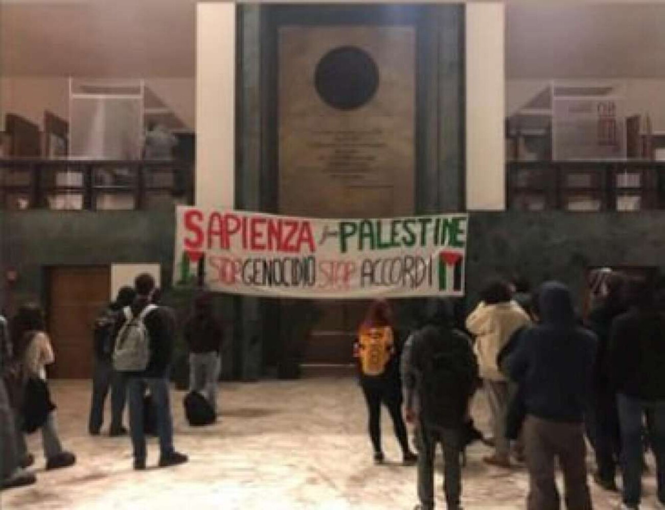 Sapienza, Gli Studenti Occupano Il Rettorato: "Basta Complici Di Israele"