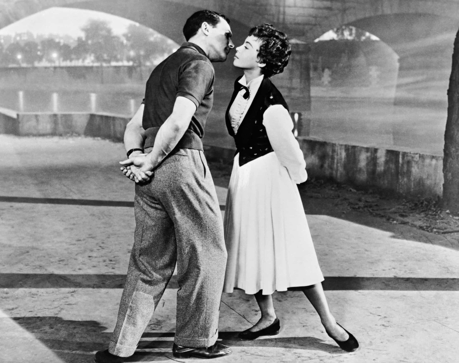 <p>The twinkle toes of Gene Kelly and Leslie Caron really shine in this film. Three friends go to Paris looking for work, but encounter major difficulties when two of them fall in love with the same girl. This movie will uplift you with its musical charm.</p><p>You may also like:<a href="https://www.starsinsider.com/n/454714?utm_source=msn.com&utm_medium=display&utm_campaign=referral_description&utm_content=458166v3en-us"> Rich list celebrities who had ordinary jobs</a></p>