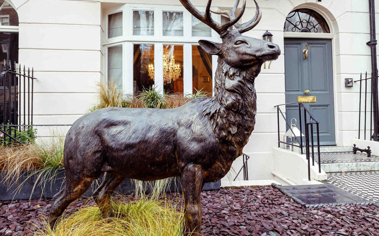 Thieves snatch Henry the stag, cabbie landmark and tourist magnet