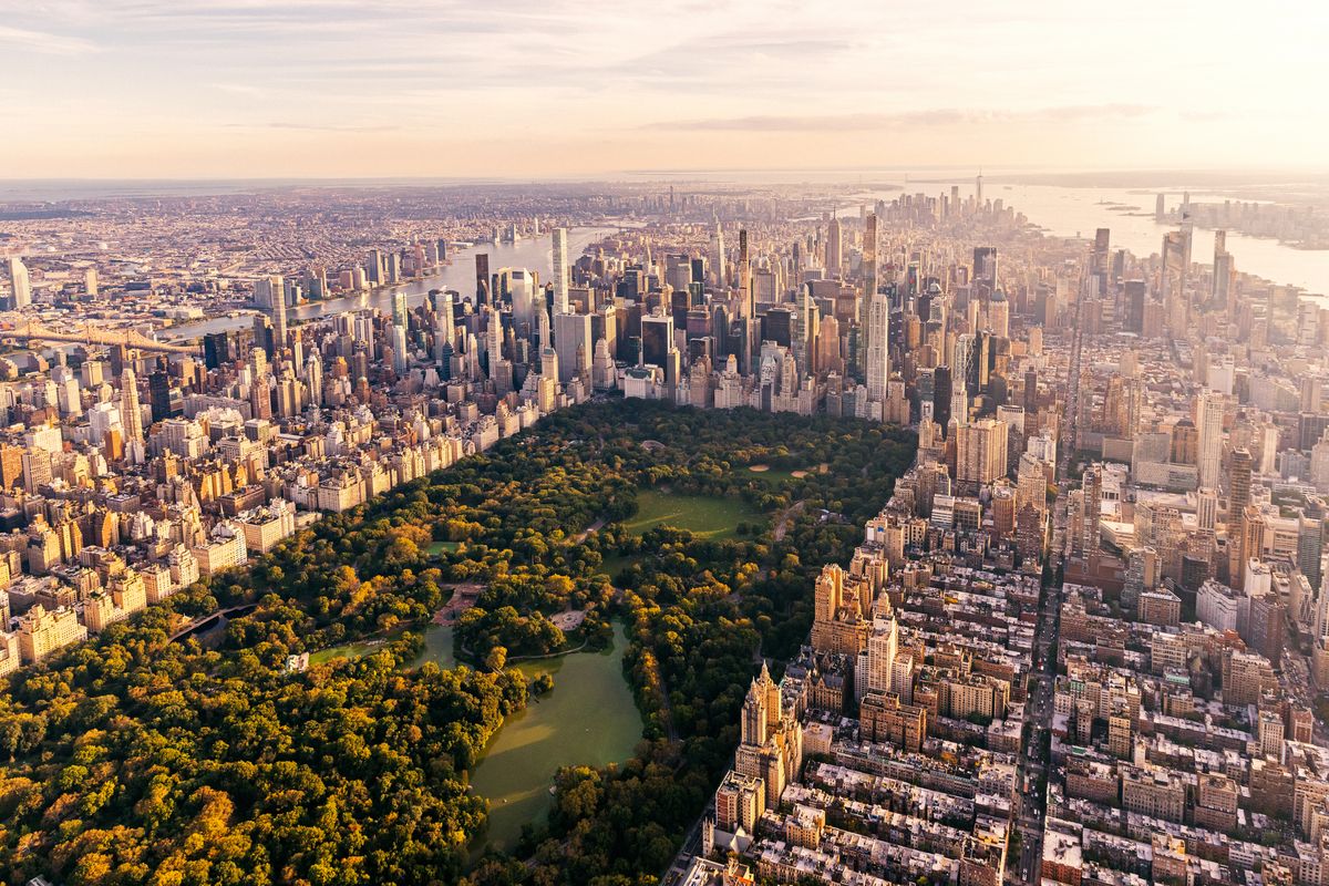 <p>For a cosmopolitan getaway, head to <a href="https://www.veranda.com/travel/weekend-guides/a46252836/new-york-city-travel-guide/">the Big Apple</a>. Whether you and mom want to spend the day shopping on Fifth Avenue, eating your way through Chinatown, people-watching in Central Park or catching the latest Broadway show, there's something new to be discovered around every corner.</p><p><a class="body-btn-link" href="https://go.redirectingat.com?id=74968X1553576&url=https%3A%2F%2Fwww.tripadvisor.com%2FHotel_Review-g60763-d27416337-Reviews-Warren_Street_Hotel-New_York_City_New_York.html&sref=https%3A%2F%2Fwww.veranda.com%2Ftravel%2Fg43507097%2Fbest-mother-daughter-trips%2F">Shop Now</a></p>