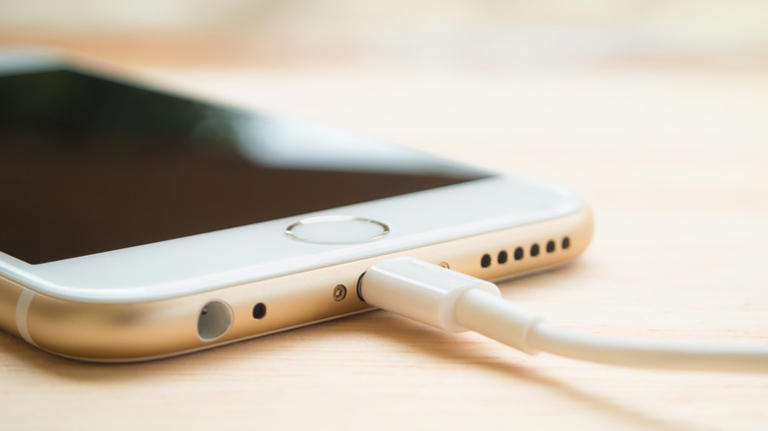 What Is Clean Energy Charging On Iphone (and Should You Turn It Off?)