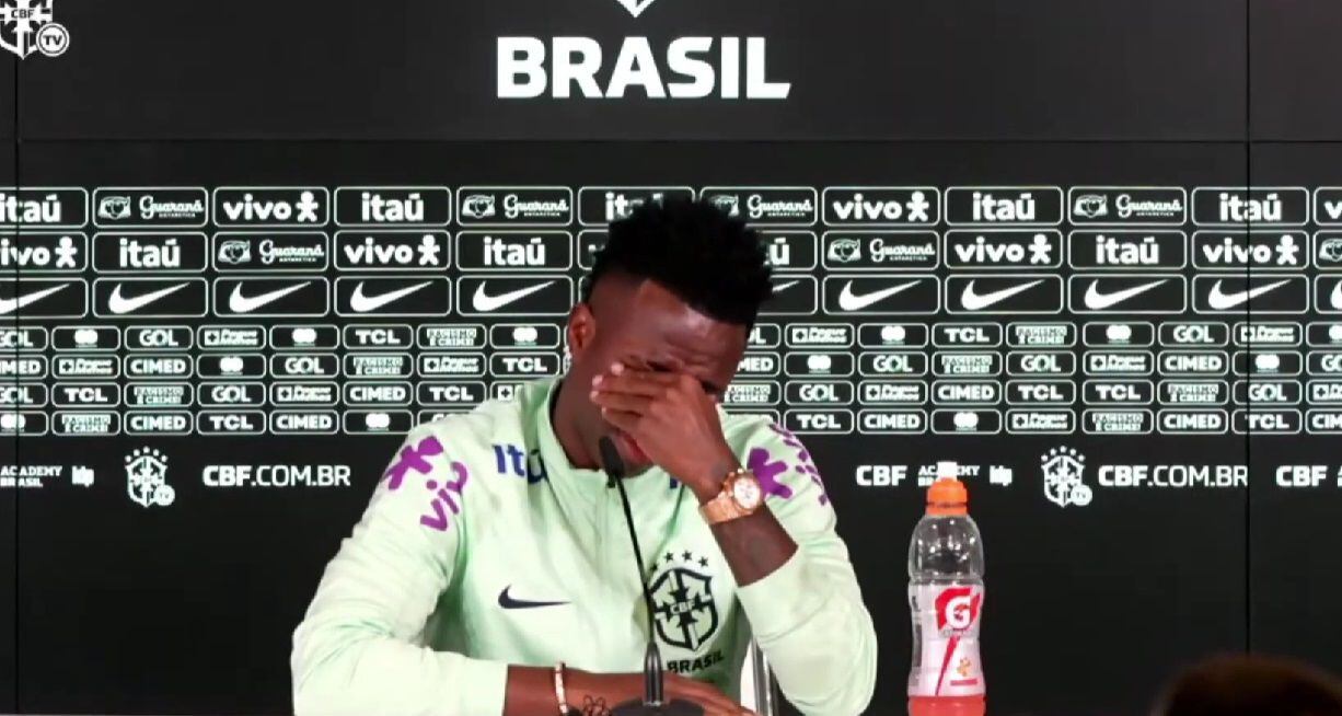 vinicius rompe en llanto durante conferencia de prensa: “tengo menos ganas de jugar al fútbol”