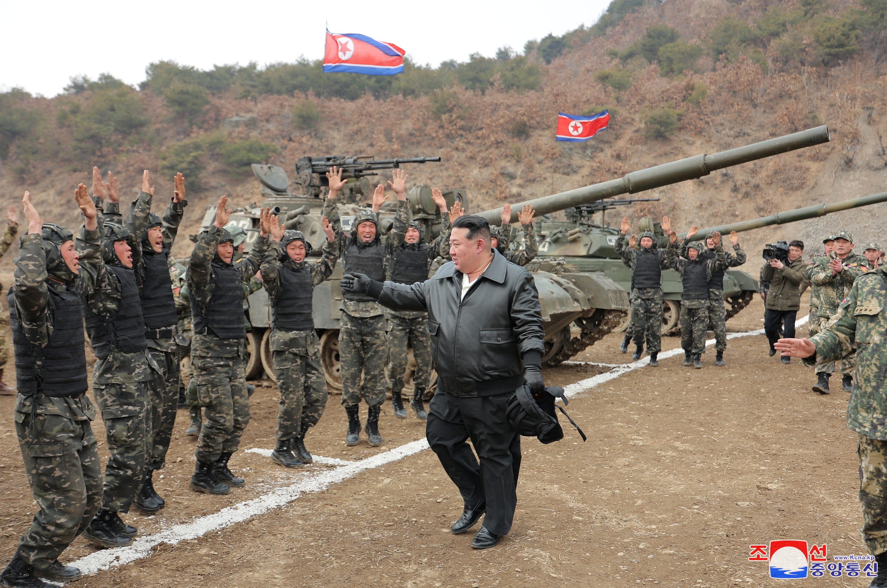 See Kim Jong Un showing off a new tank