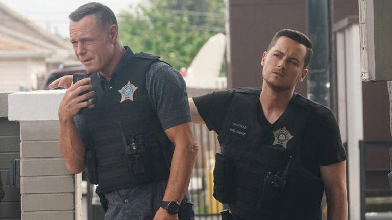  As Jesse Lee Soffer Returns To Chicago P.D., Here's What Jason Beghe Told Us About The Last Two Episodes Of Season 11 