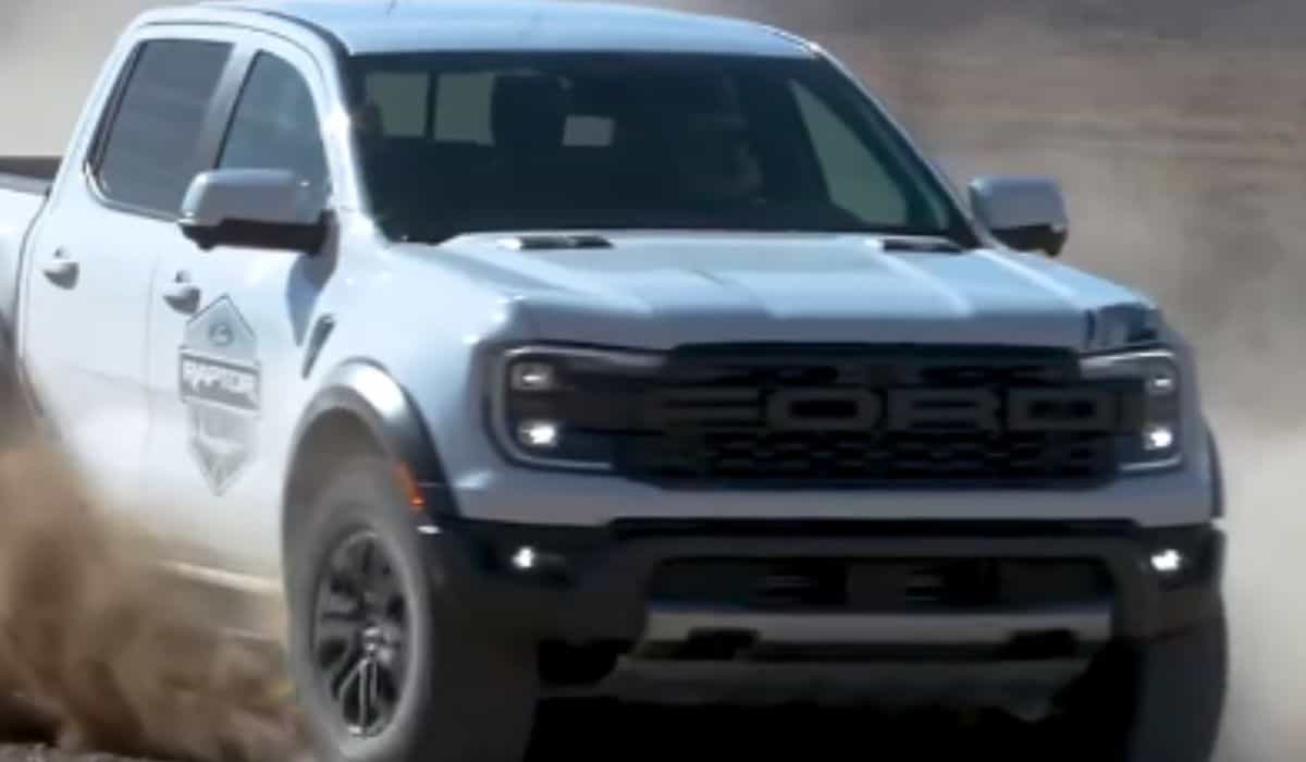 ford lanceert ‘ranger raptor assault school’: een off-road training voor eigenaren van de nieuwe pick-up uit 2024
