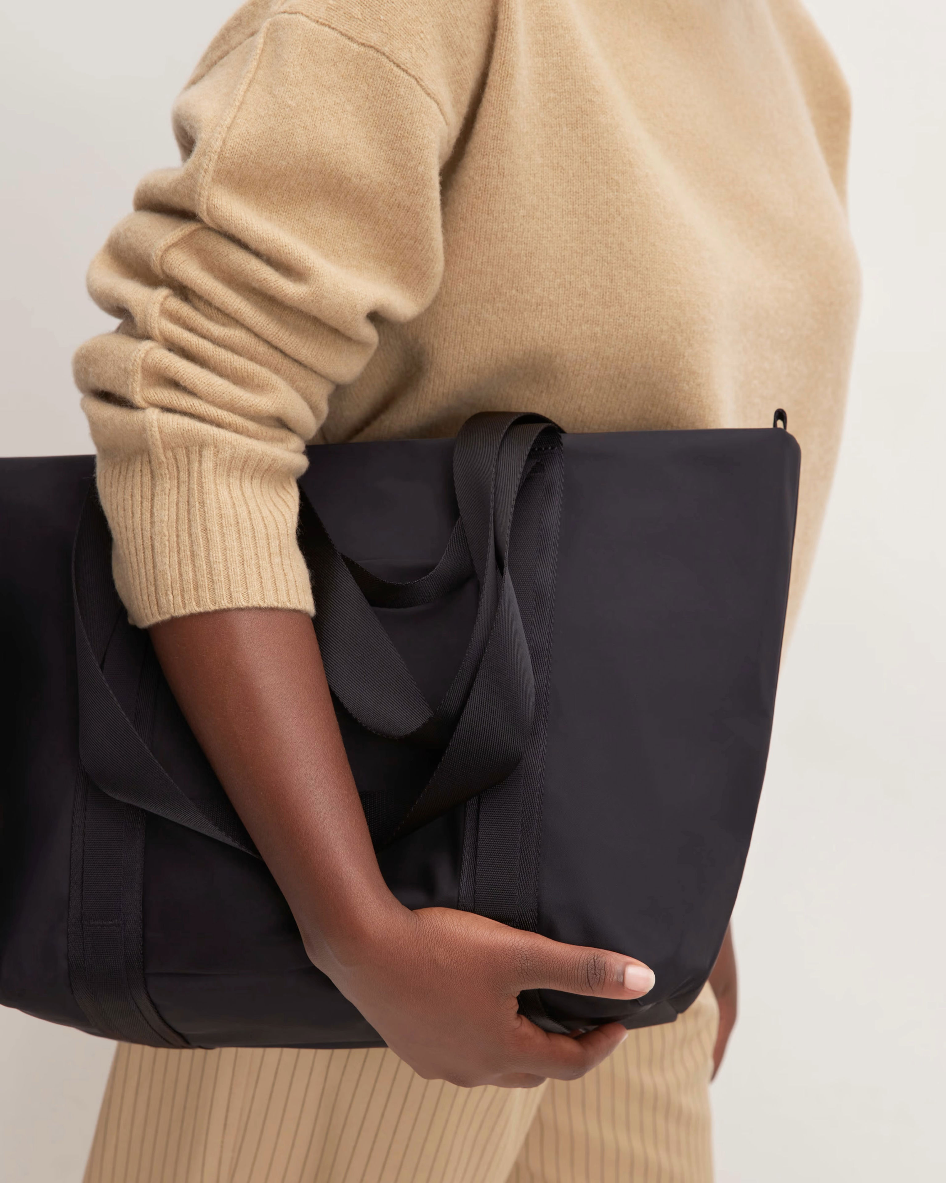 <h3><a href="https://fave.co/43vZhMh" rel="noopener noreferrer">Everlane The Recycled Nylon Tote</a> </h3><p>If you decide to get some done in your apartment complex's resident lounge, all you need is this medium-sized tote by Everlane. It's designed to fit a 13" laptop along with a couple of notebooks if you need them. The extra padding inside helps keep your technology safe from bumps and bruises while the pockets help you store your writing utensils. </p><p>If that didn't catch your attention, the fact that this tote bag is certified by the Global Recycled Standard will! It's made of recycled nylon and polyester so you'll have something sustainable on your arm.</p><a href="https://fave.co/43vZhMh">Shop Now</a>
