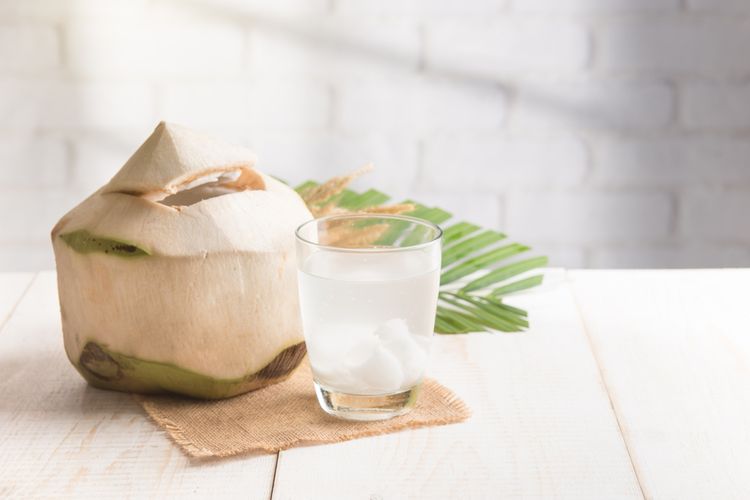 apakah air kelapa muda bisa menyembuhkan sakit kepala? ini faktanya…