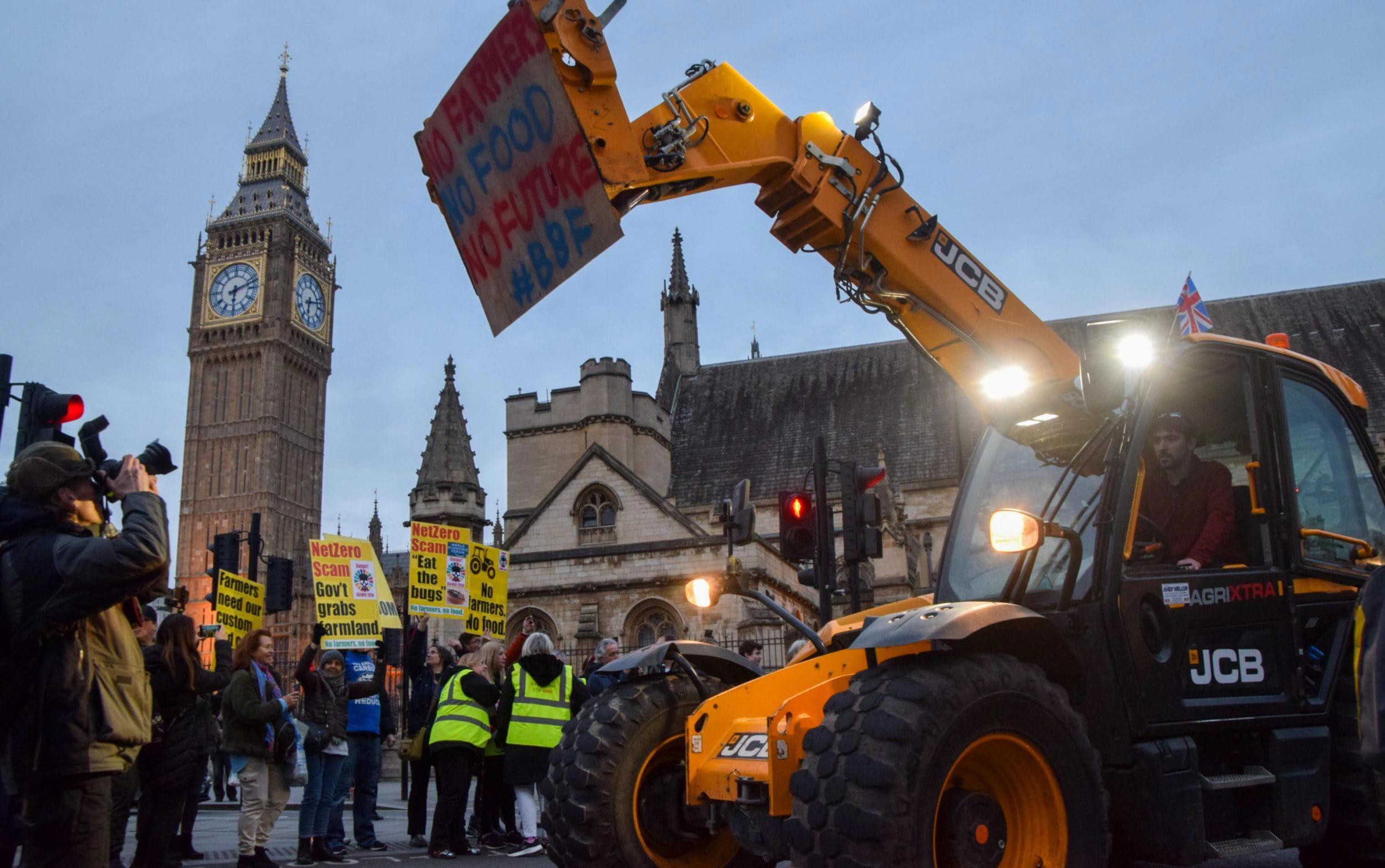 Tractors bring rush-hour chaos to London as farmers stage protest