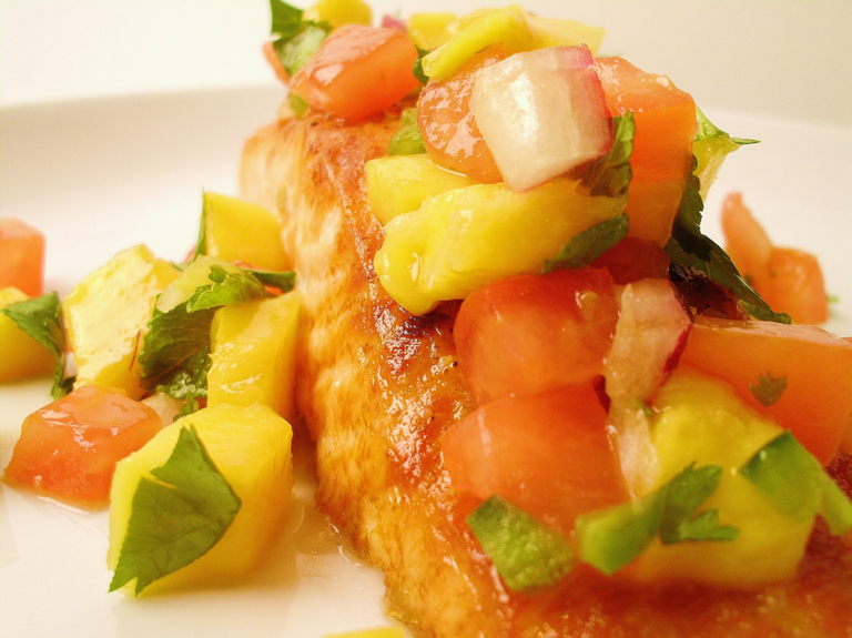 Delicious Broiled Salmon with Mango Jalapeno Mint Salsa Recipe
