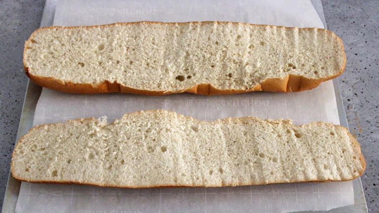 Wow, this garlicky olive cheese bread practically melts in your mouth ...
