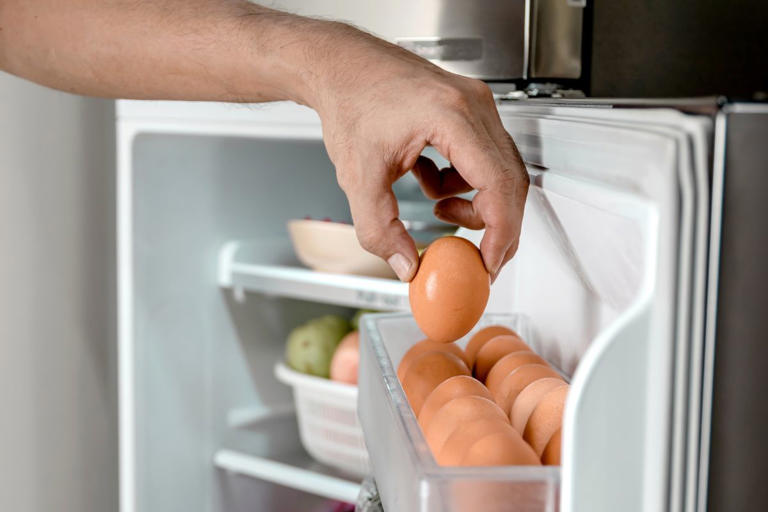 How To Easily Test Your Eggs For Freshness And Avoid Salmonella Risks