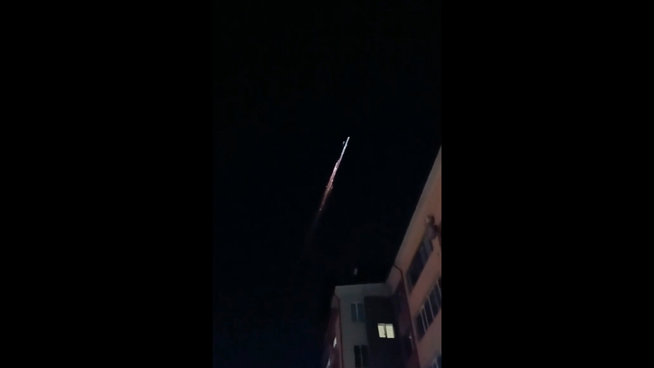 Unidentified object with burning trail spotted over Khabarovsk, Russia