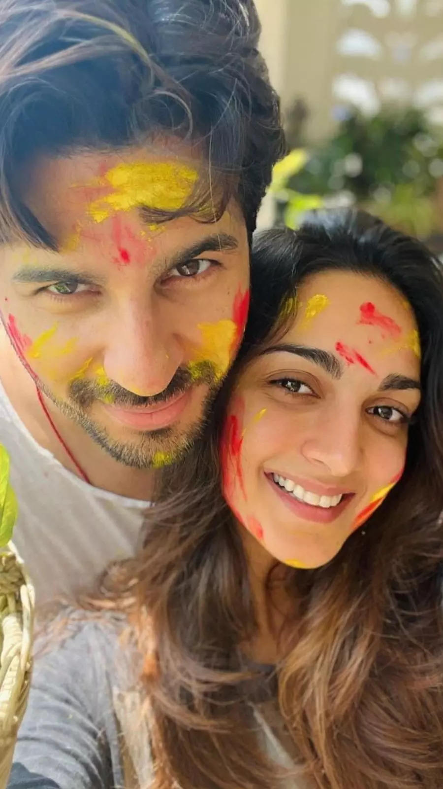 Big B, Alia-Ranbir, Kareena-Saif: Check Out How Bollywood Celebrated Holi