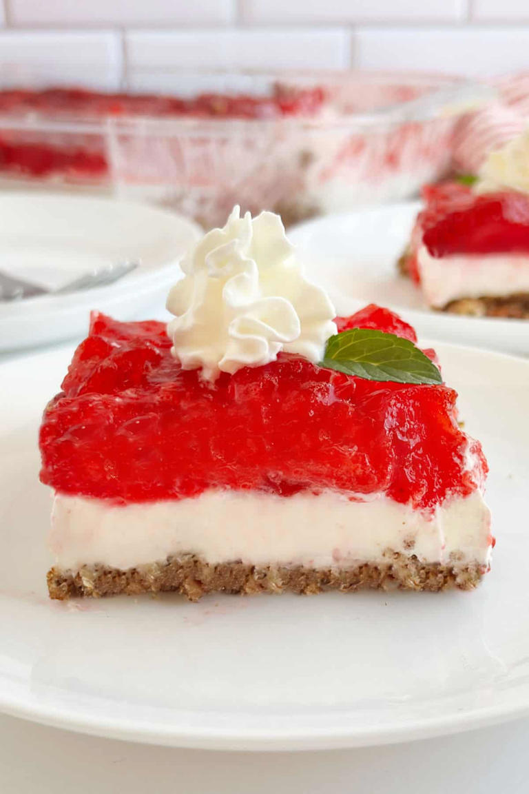 Old Fashioned Strawberry Pretzel Salad Recipe