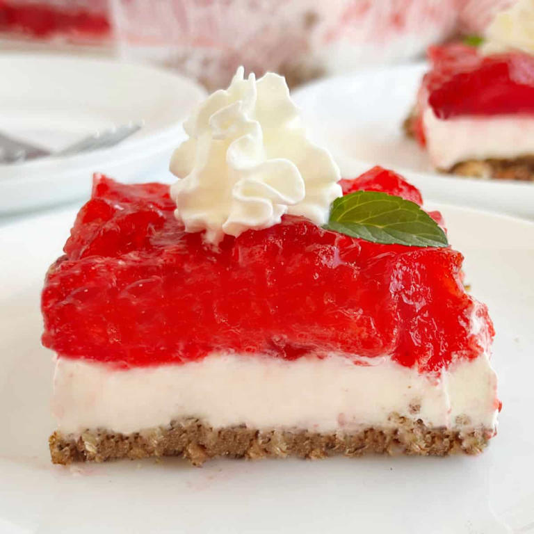 Old Fashioned Strawberry Pretzel Salad Recipe