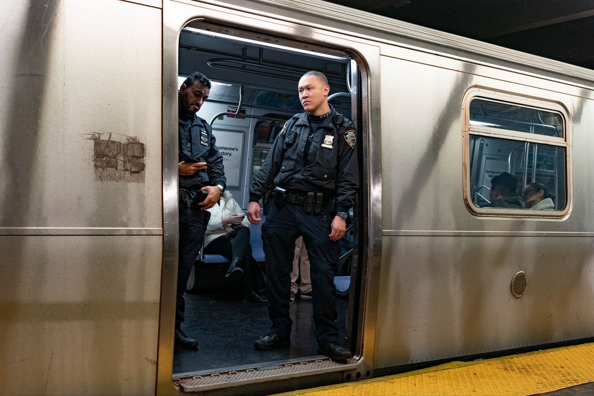 Man Killed After Being Pushed Onto New York Subway Train Tracks