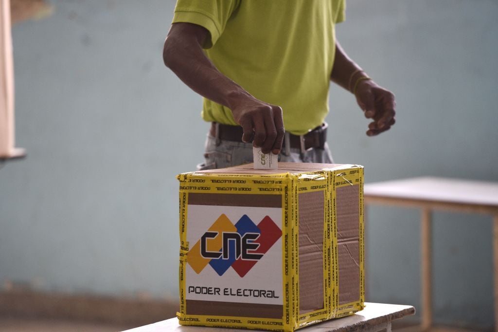 ante bloqueo de machado: exrival de hugo chávez se enfrentará a nicolás maduro en las elecciones presidenciales de venezuela