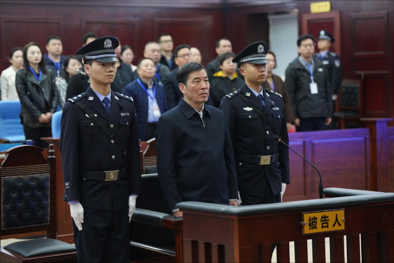 ex-presidente da associação chinesa de futebol condenado à prisão perpétua