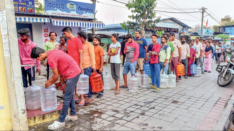 Bengaluru 22 Families Fined Rs 110 Lakh For Misusing Water Amid Crisis