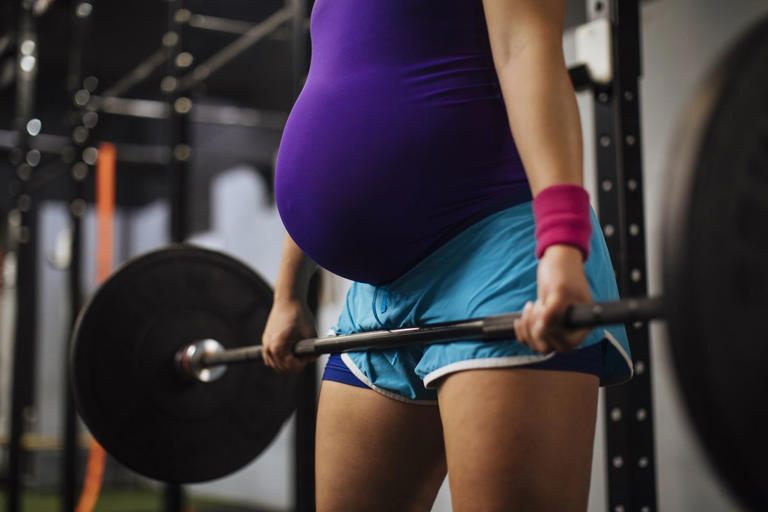 Participants who maintained pre-pregnancy training levels reported significantly less reproductive complications