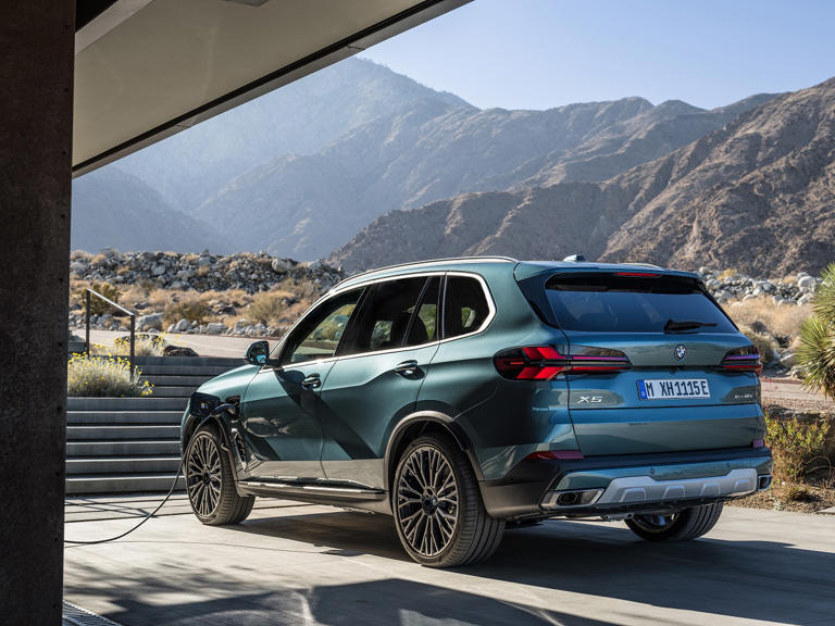 Buckle up for the new 2024 BMW X5. The mid-size SUV fuses luxury, performance, and cutting-edge technology into one irresistible package. A step up in size above the popular BMW X3, the X5 is one of the best SUVs in the luxury segment. 2024 BMW X5 trim Comparison The 2024 BMW X5 offers robust acceleration, […]