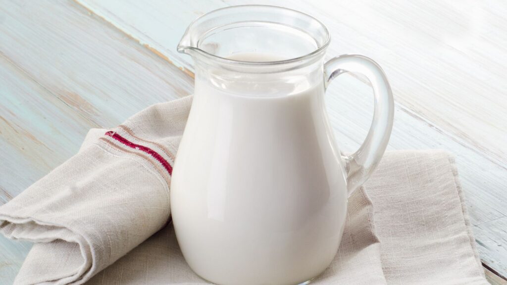 <p>Keep perishables like milk in colder parts of the fridge for longer freshness.</p>