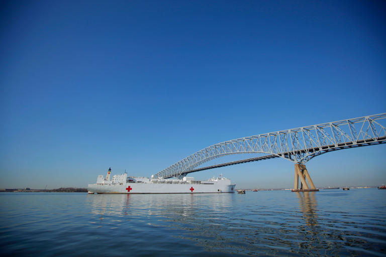 Photos, video show collapse of Francis Scott Key Bridge after cargo ...