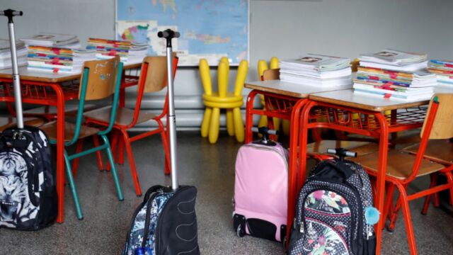 σχολεία: πότε επιστρέφουν οι μαθητές στα θρανία μετά τις διακοπές του πάσχα - πότε κλείνουν για καλοκαίρι